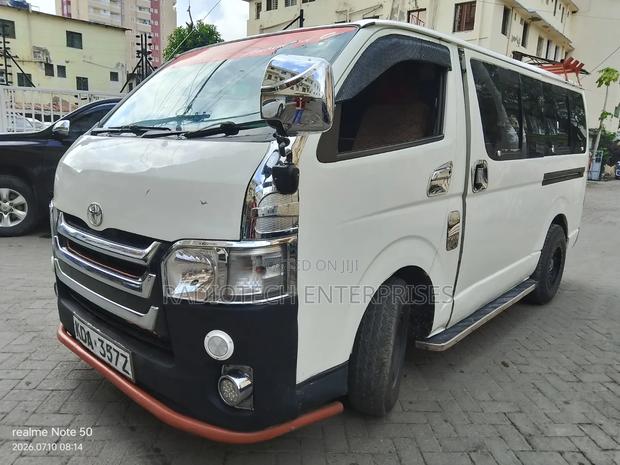 Toyota HiAce 2013 White