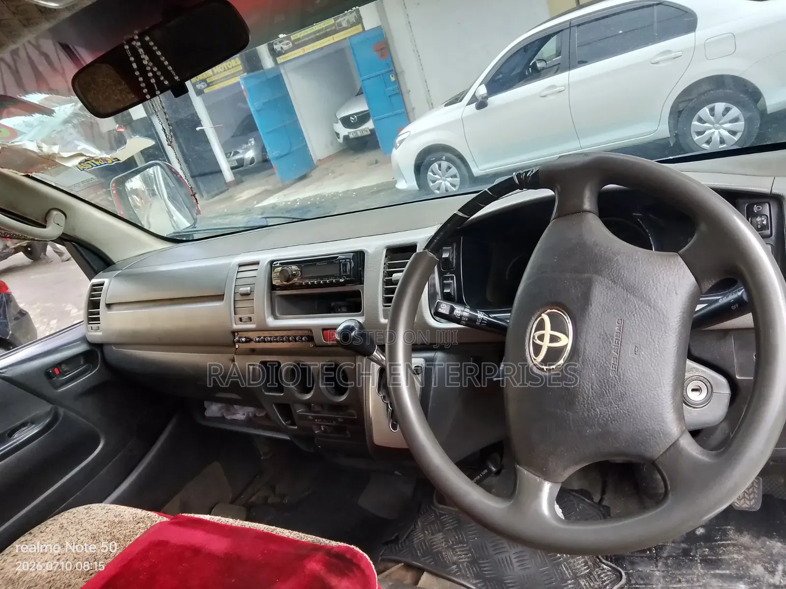 Toyota HiAce 2013 White