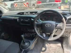 Toyota Hilux 2022 Silver