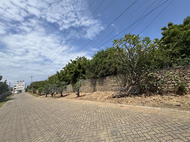 Prime 2 Acres Nyali Second Row From Ocean - thumbnail 2