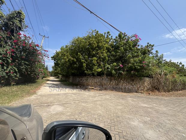 Prime 2 Acres Nyali Second Row From Ocean - thumbnail 3