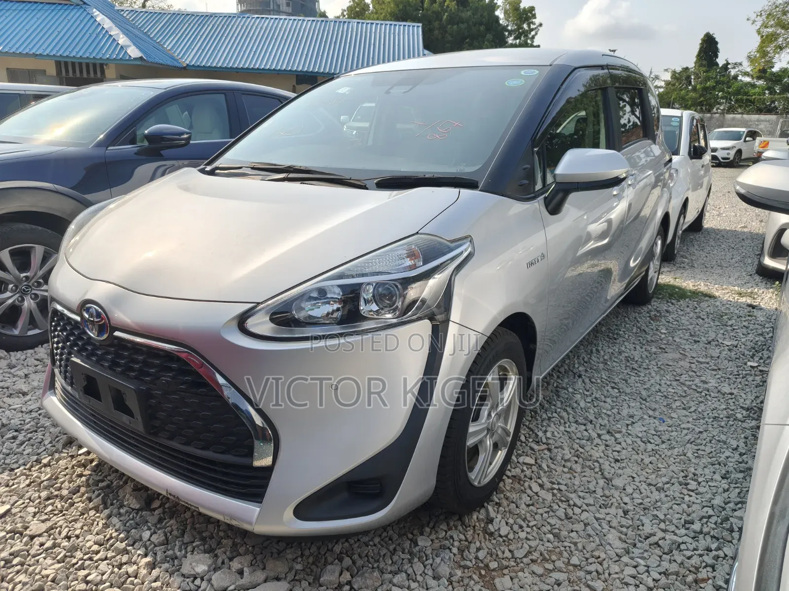Toyota Sienta 2019 Silver