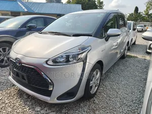 Toyota Sienta 2019 Silver