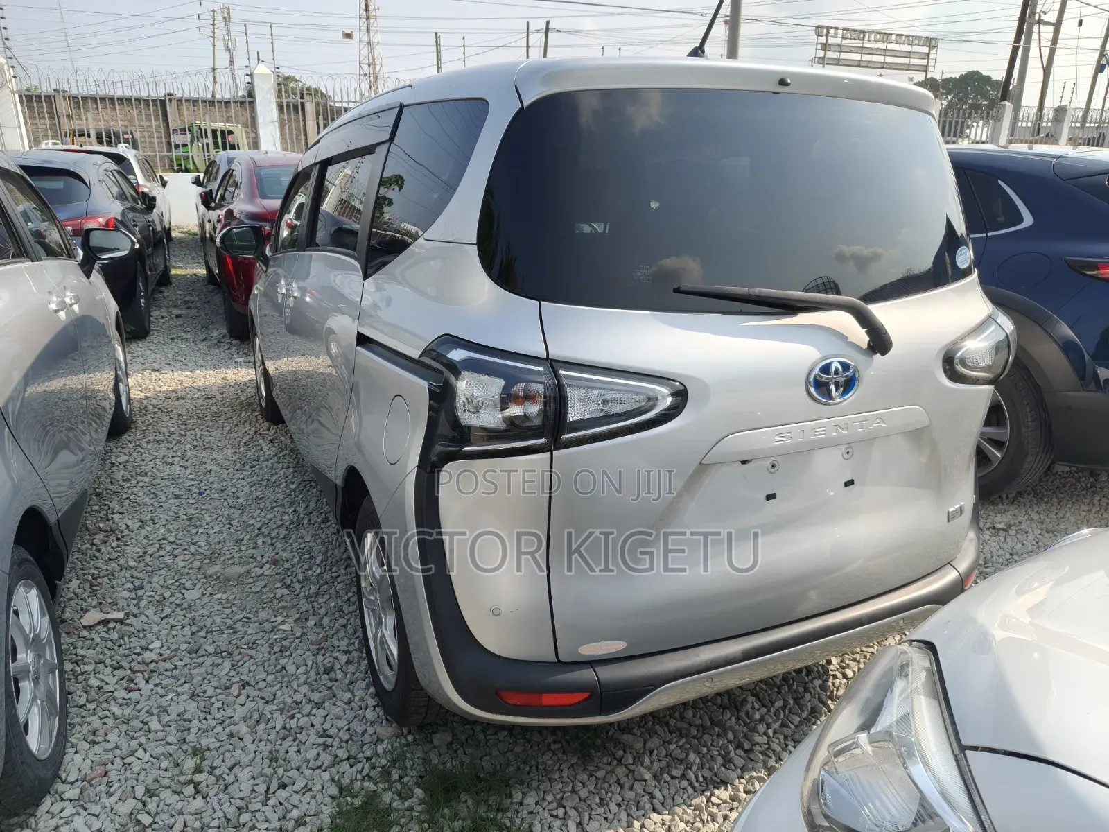 Toyota Sienta 2019 Silver