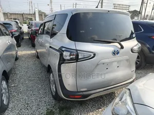 Toyota Sienta 2019 Silver