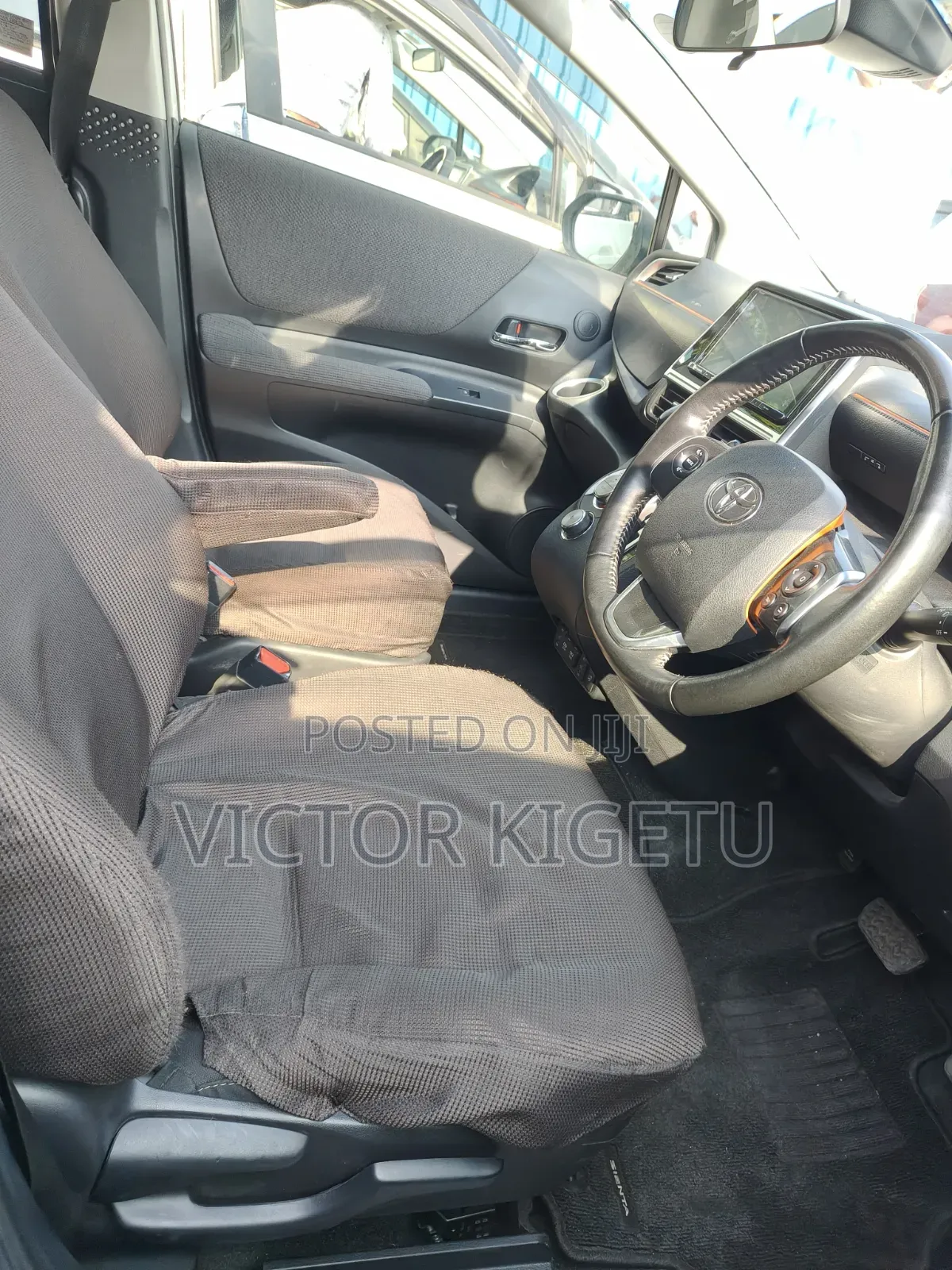 Toyota Sienta 2019 Silver