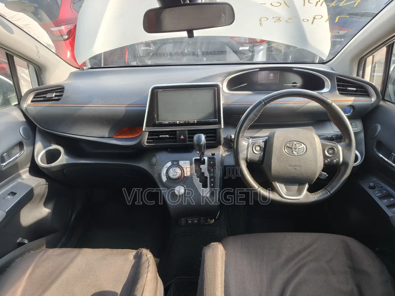 Toyota Sienta 2019 Silver