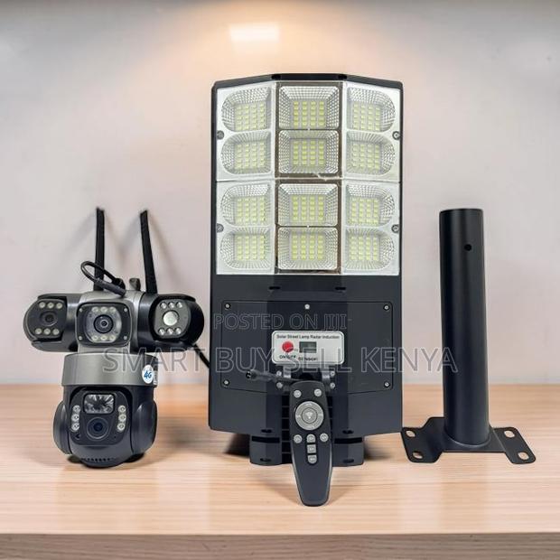 Heavy Duty 4G PTZ Multiple Lens Solar Camera With Solar Street Light