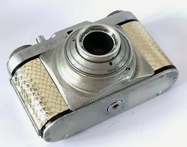 Vintage EDIXA Camera. Metallic Gold Snakeskin Covered - thumbnail 4
