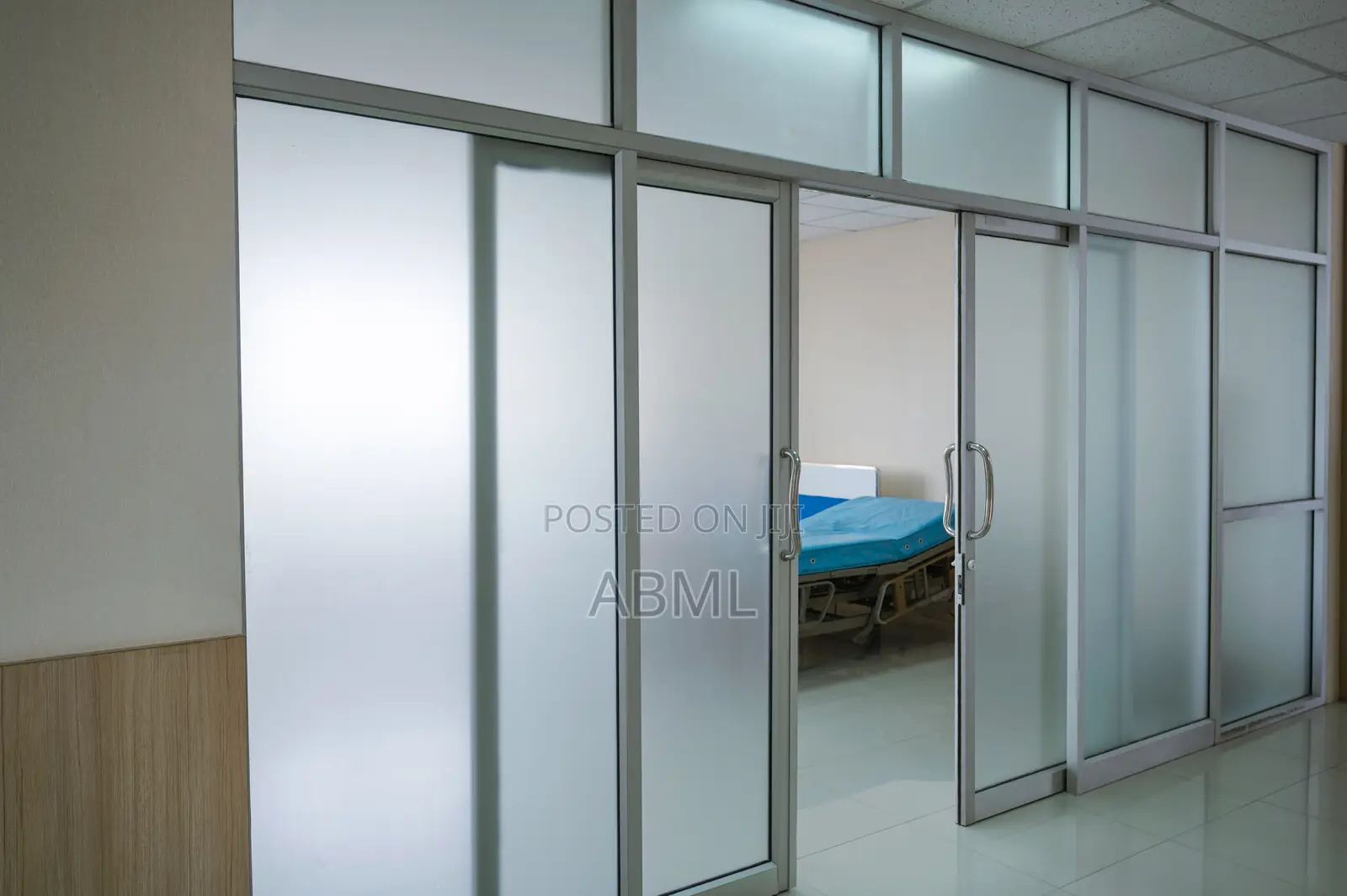 Transform Your Office With Modern Aluminium Glass Partitions