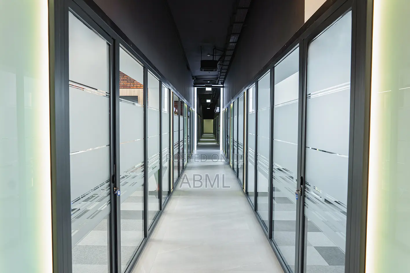Transform Your Office With Modern Aluminium Glass Partitions