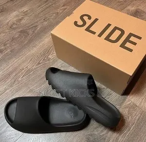 Black Adidas Yeezy Slides Quality
