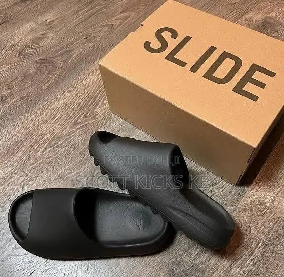 Black Adidas Yeezy Slides Quality