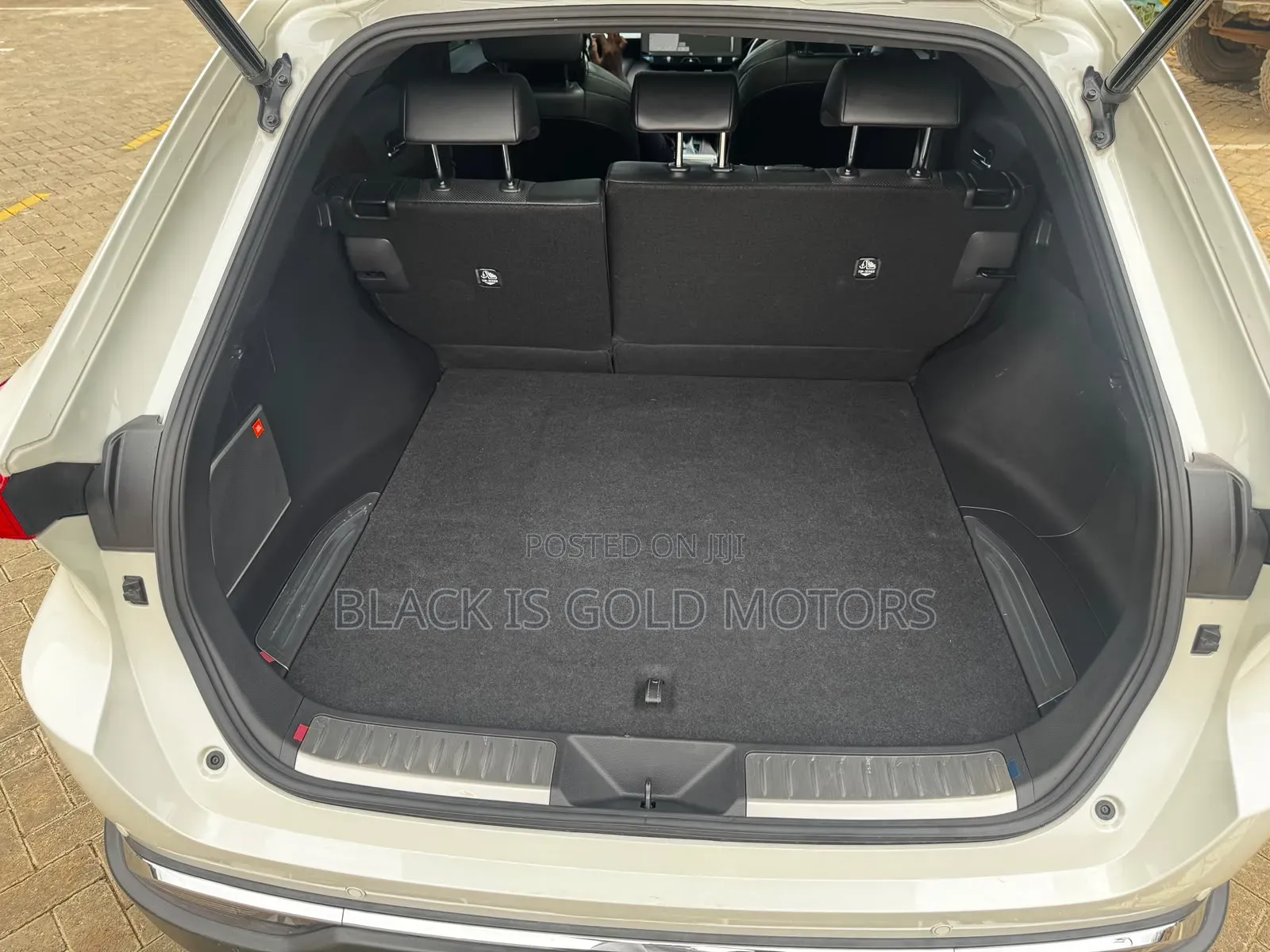 Toyota Harrier 2.0 2020 White