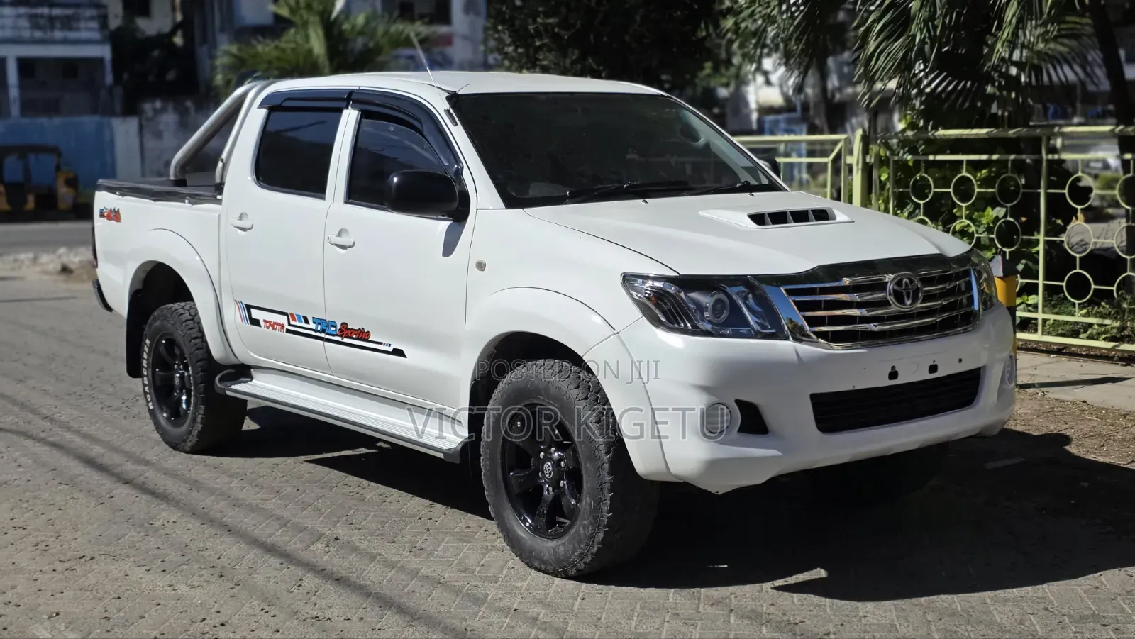 Toyota Hilux 2010 White