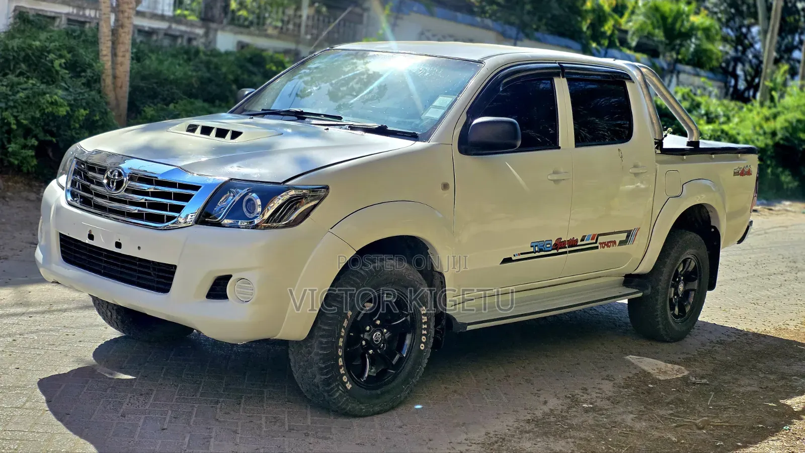 Toyota Hilux 2010 White