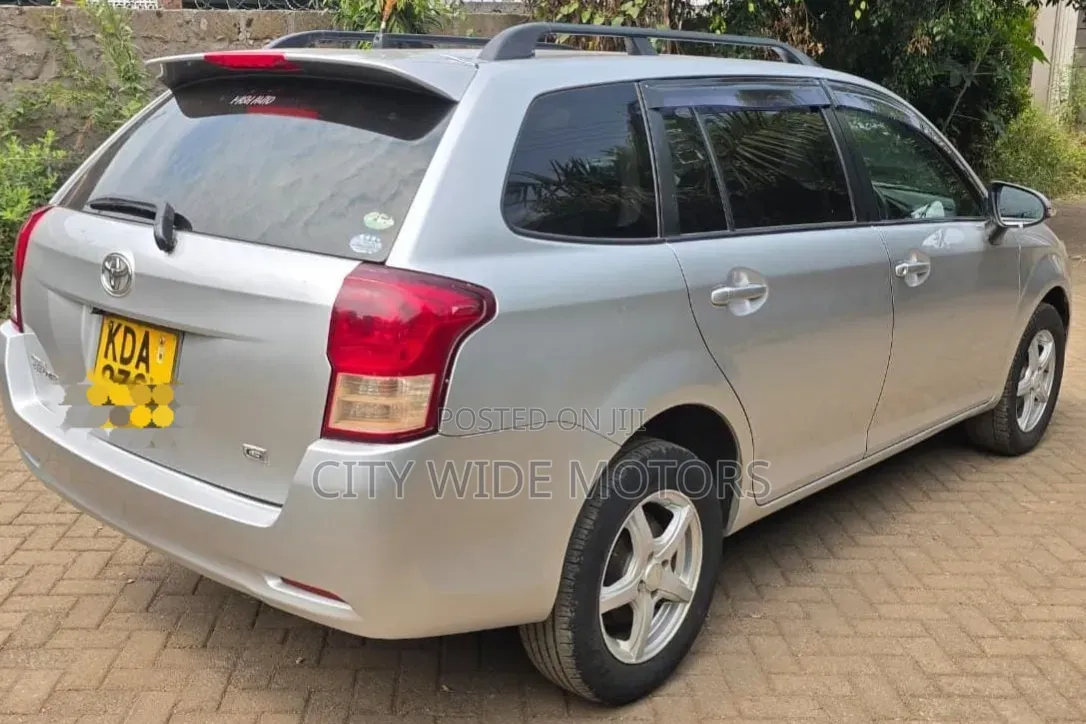 Toyota Corolla Fielder 2013 Silver