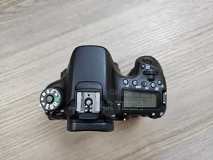 Canon EOS 70D DSLR Camera (Body Only)
Clean Unit! 