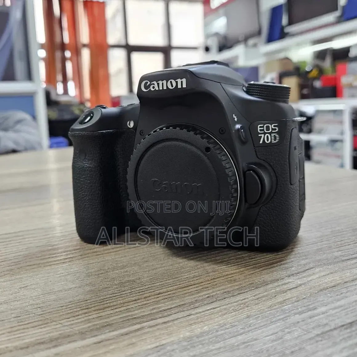 Canon EOS 70D DSLR Camera (Body Only)
Clean Unit! 