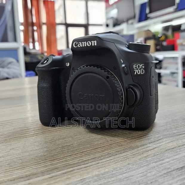 Canon EOS 70D DSLR Camera (Body Only)
Clean Unit! 