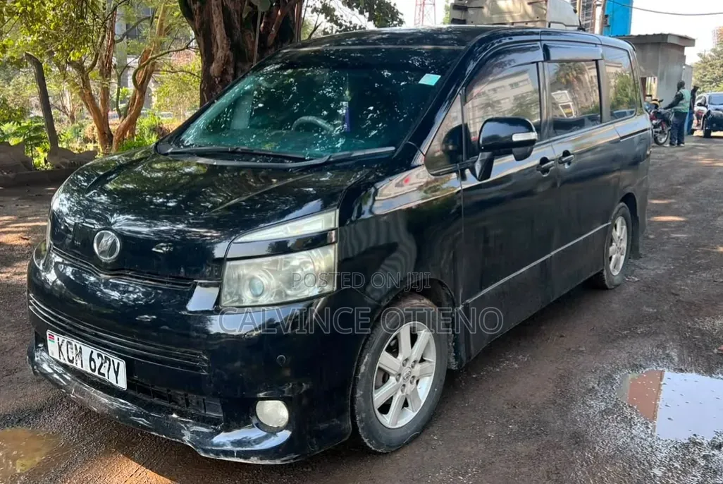 Toyota Voxy 2011 Black
