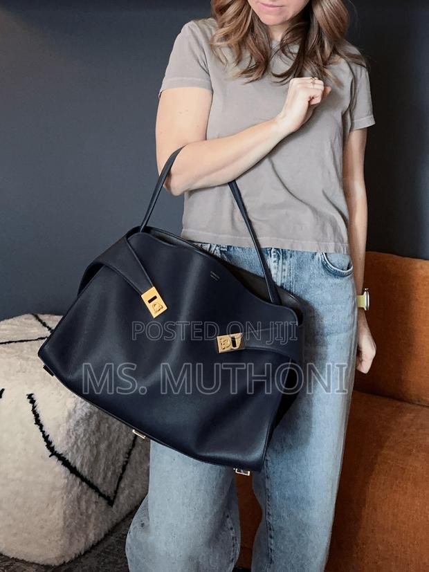 Premium Ladies Ferragamo Hug Shoulder Bag - thumbnail 2