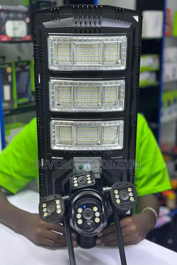 VC23 Triple 4G Lens Solar Camera With Streetlight - main view