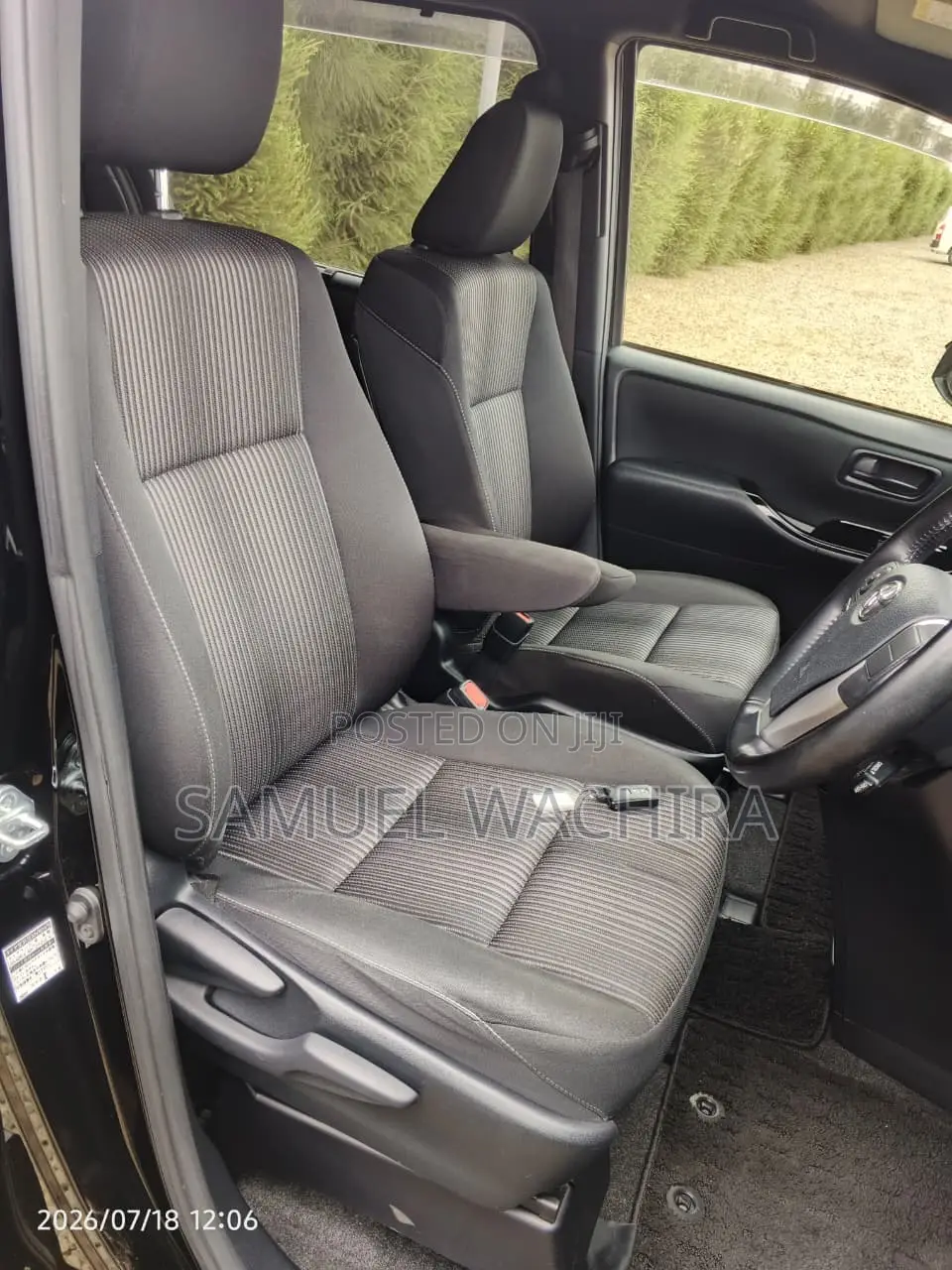 Toyota Noah 2.0 AWD (8 Seater) 2019 Black