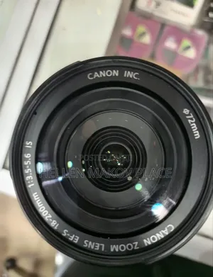 Canon EF-S 18-200mm F/3.5-5.6 IS Lens