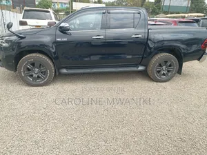 Toyota Hilux 2021 Black