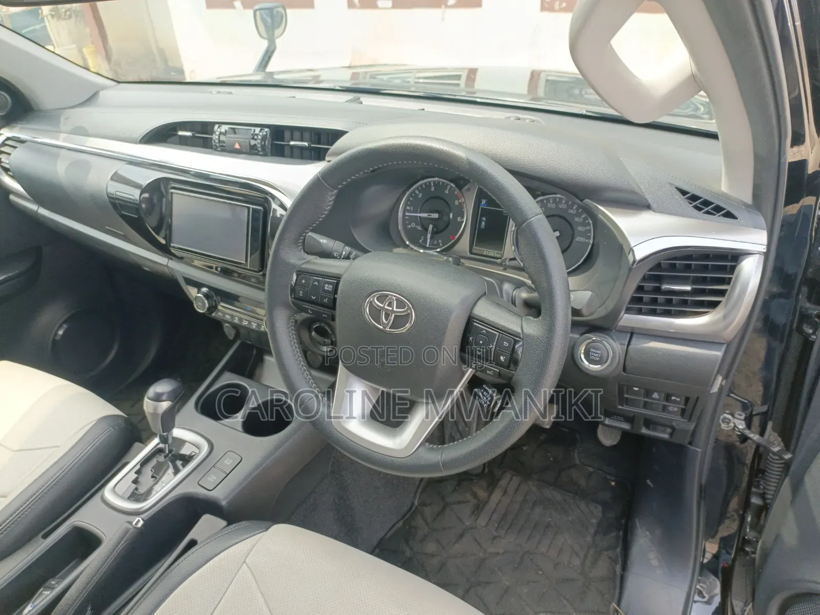 Toyota Hilux 2021 Black