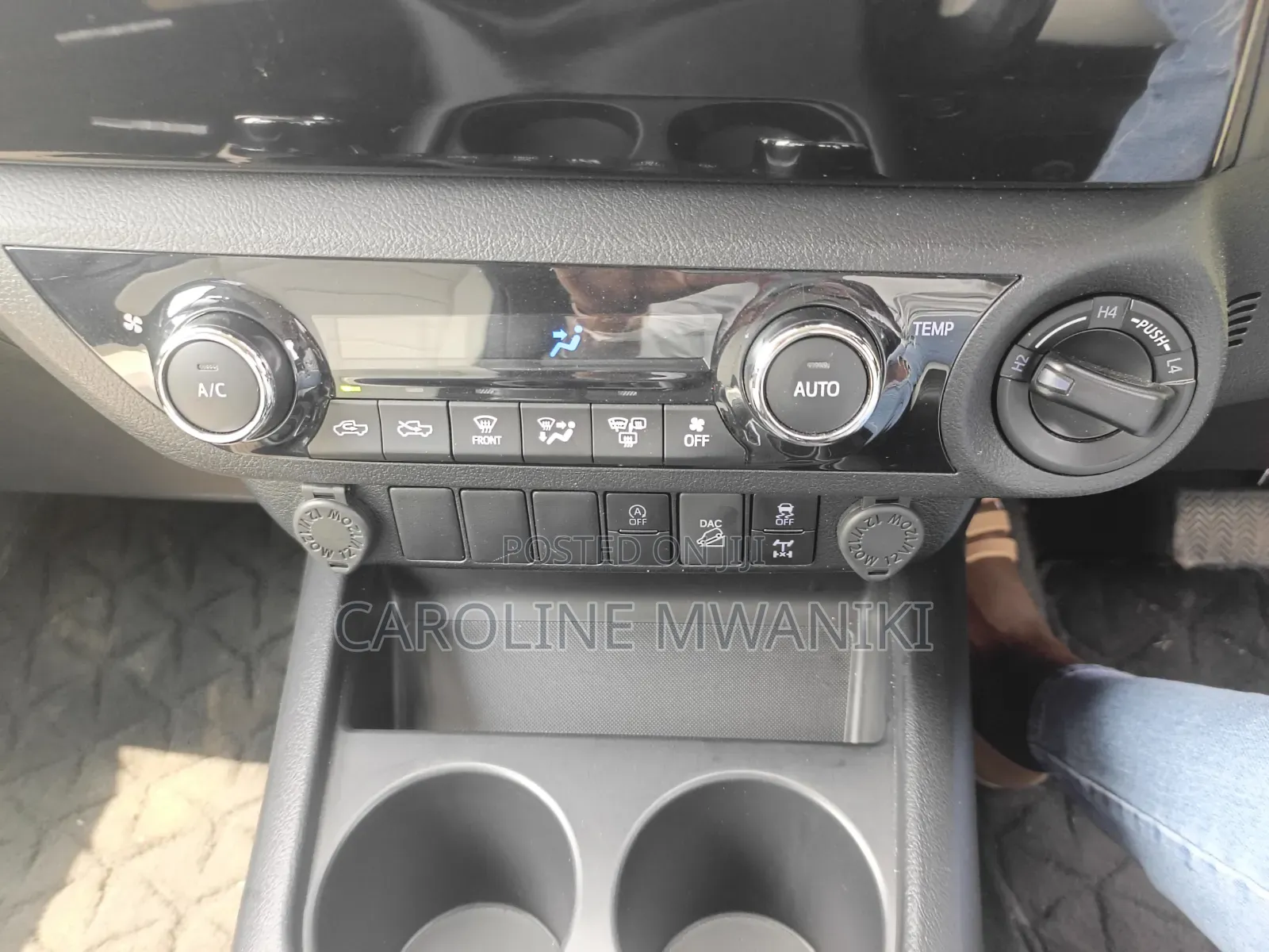 Toyota Hilux 2021 Black
