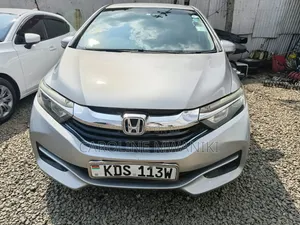 Honda Fit Shuttle 2016 Silver