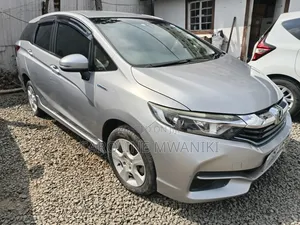 Honda Fit Shuttle 2016 Silver