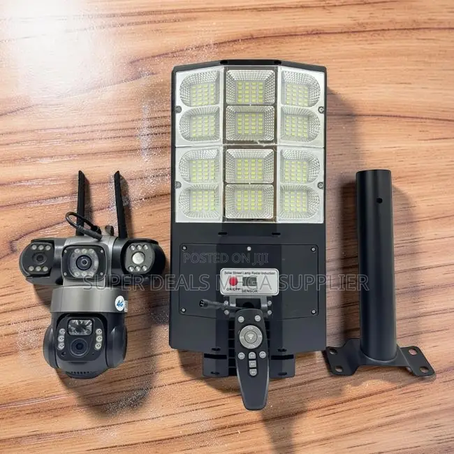 Energy Saving 20MP 4G PTZ Multiple Lens Camera With Solar Street Light