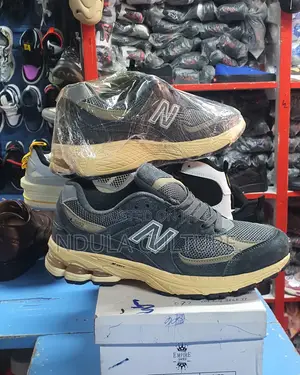 New Balance 2002r