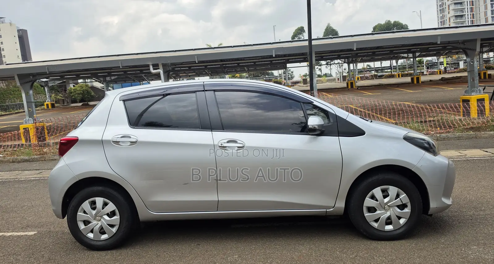 Toyota Vitz 2015 Silver