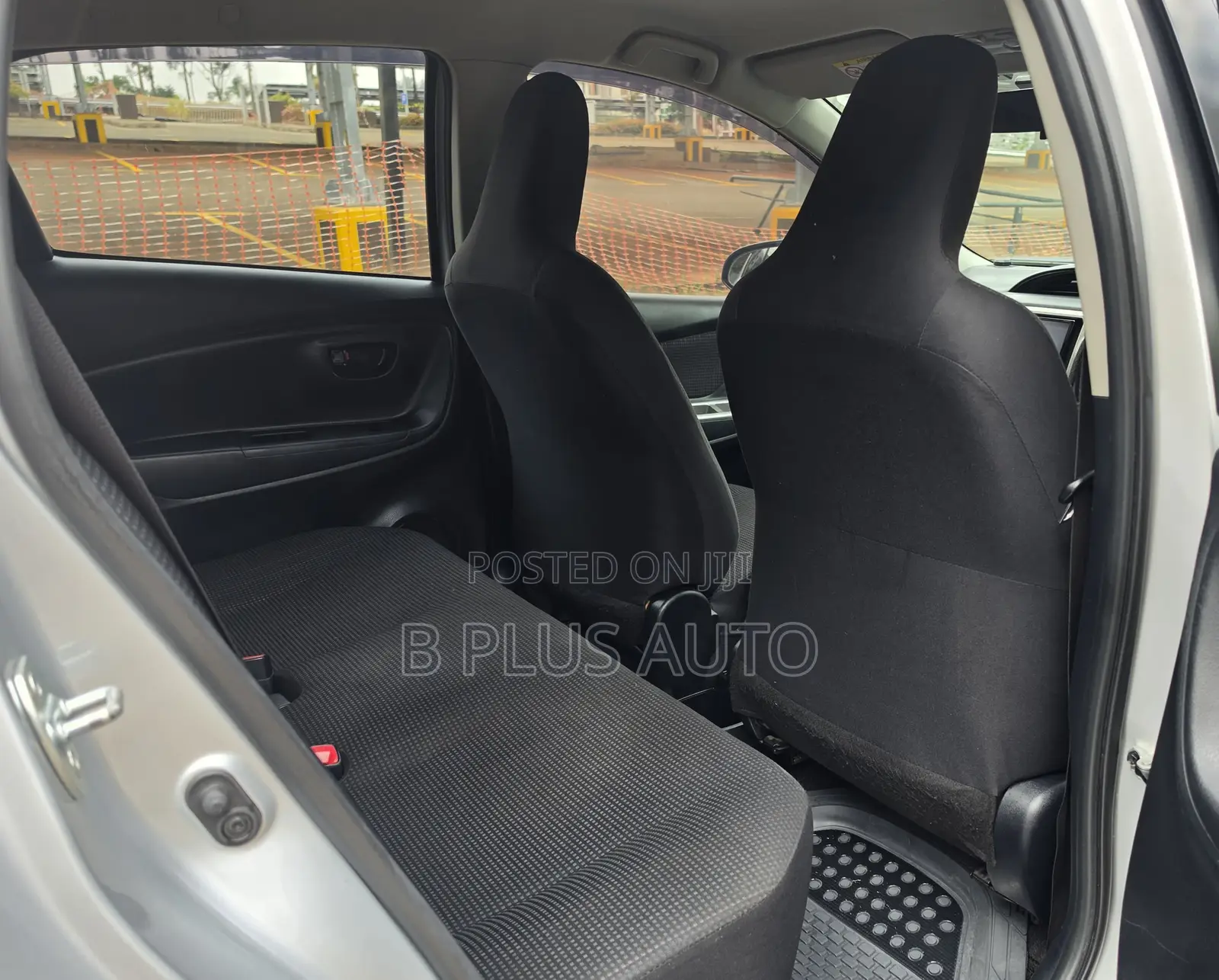Toyota Vitz 2015 Silver