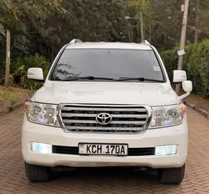 Toyota Land Cruiser 2010 White