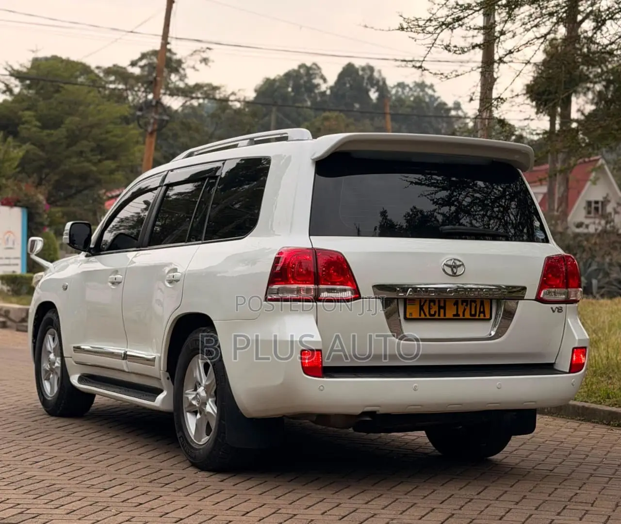 Toyota Land Cruiser 2010 White
