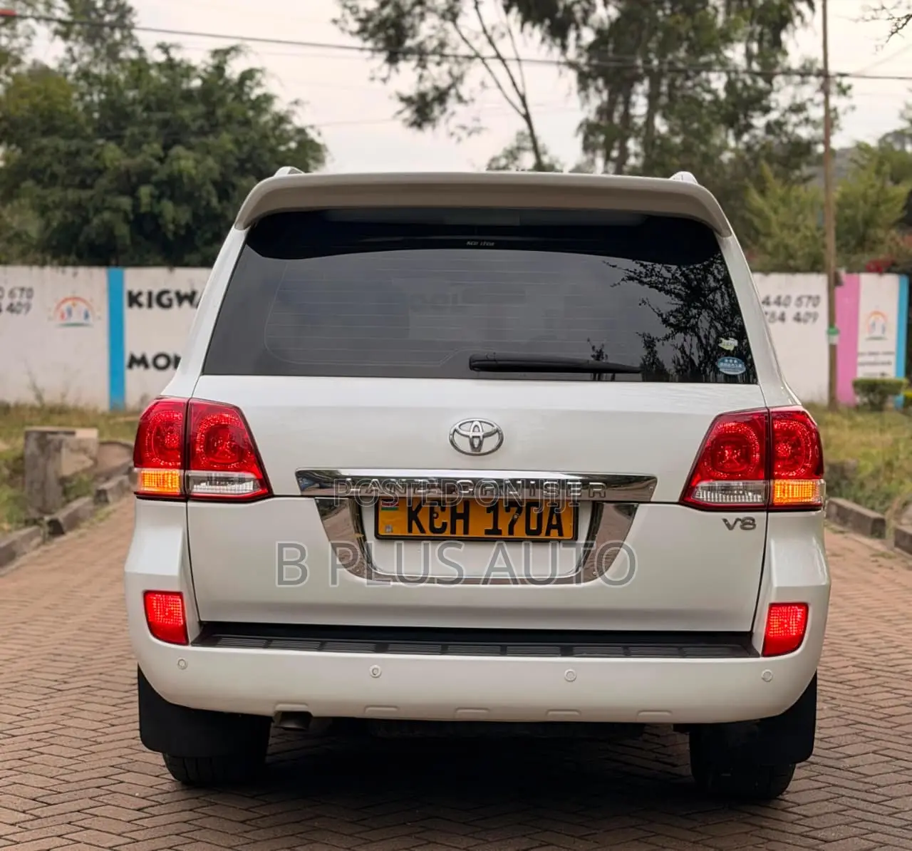 Toyota Land Cruiser 2010 White
