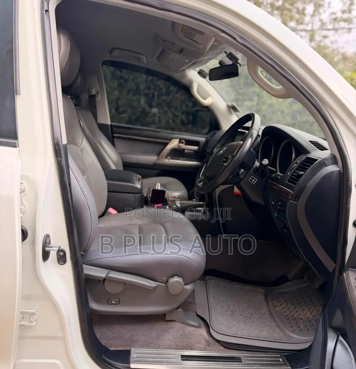 Toyota Land Cruiser 2010 White