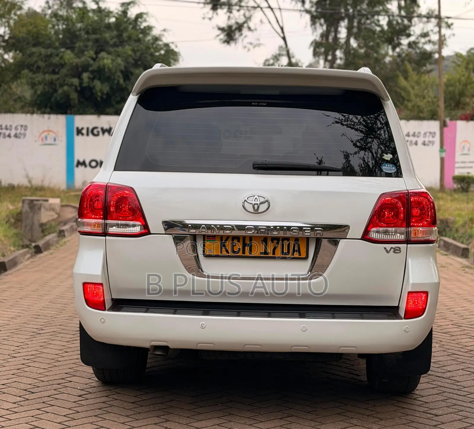 Toyota Land Cruiser 2010 White