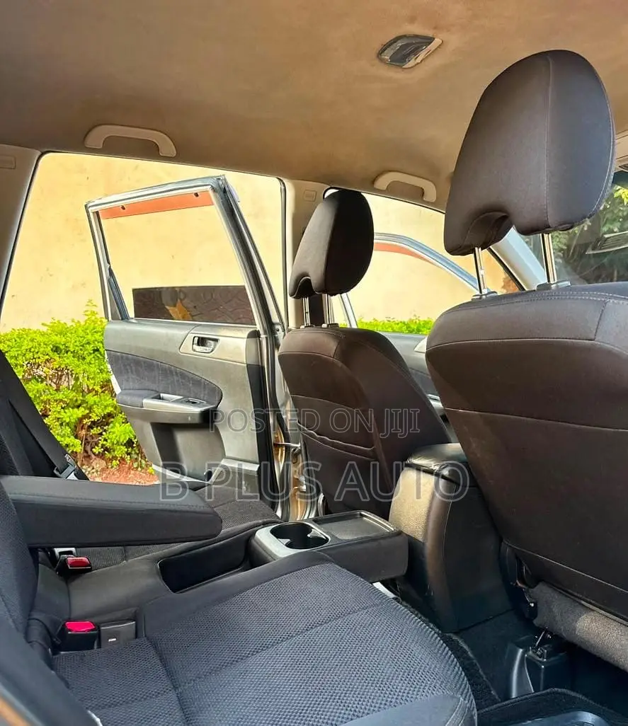 Subaru Forester 2011 Silver
