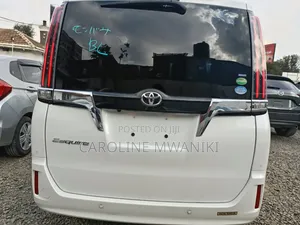 Toyota Esquire 2019 Pearl