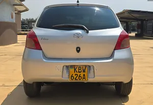 Toyota Vitz 2006 Silver