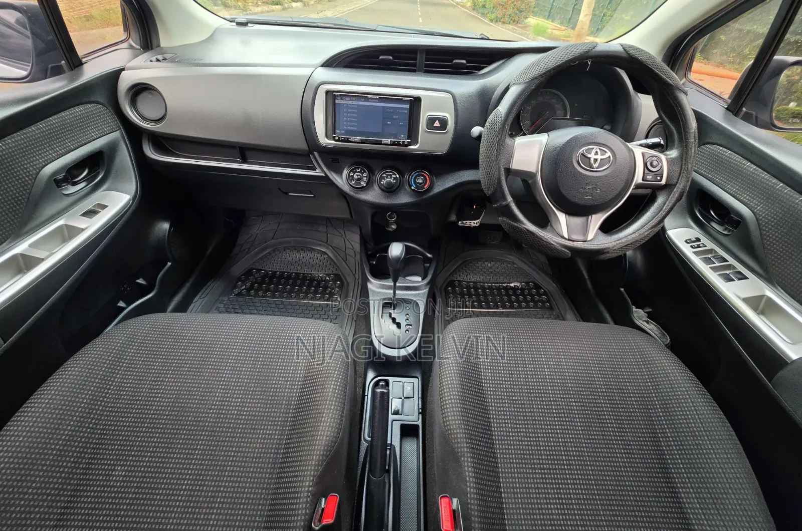Toyota Vitz 2015 Silver