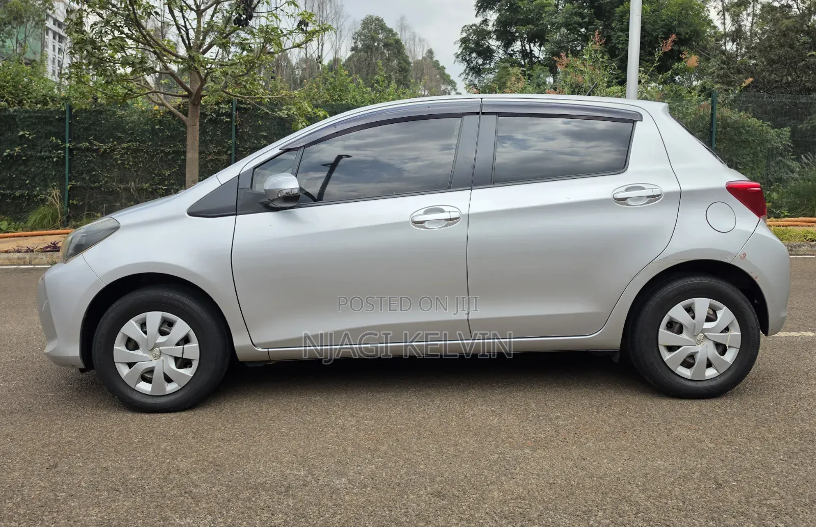 Toyota Vitz 2015 Silver