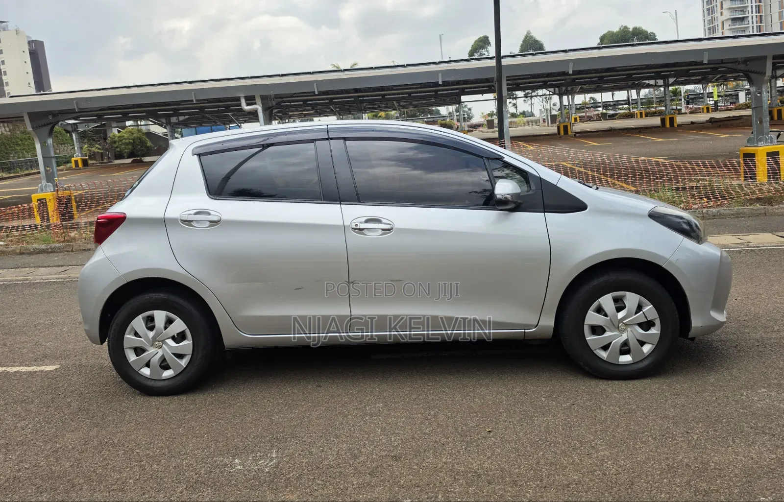 Toyota Vitz 2015 Silver