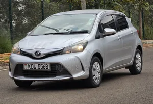 Toyota Vitz 2015 Silver